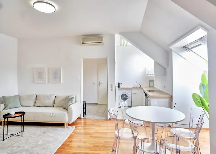 Apartamento Bright Top-floor Near Naschmarkt *