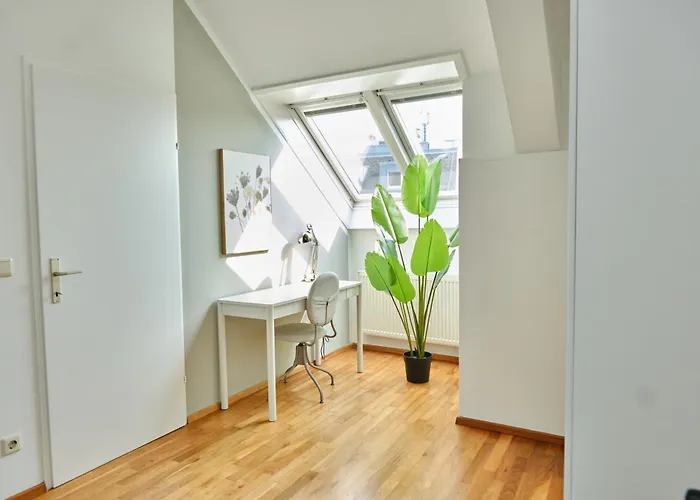 Bright Top-floor Near Naschmarkt *