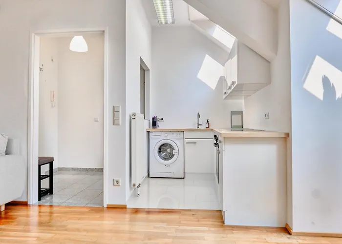 Bright Top-floor Near Naschmarkt Apartamento Viena